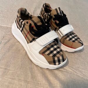 Burberry Woman Sneakers - Black, White, and Tan